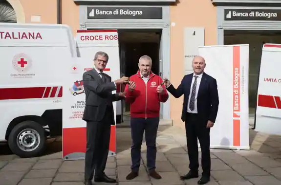 CRI-BO consegna delle chiavi di due mezzi che supporteranno le at