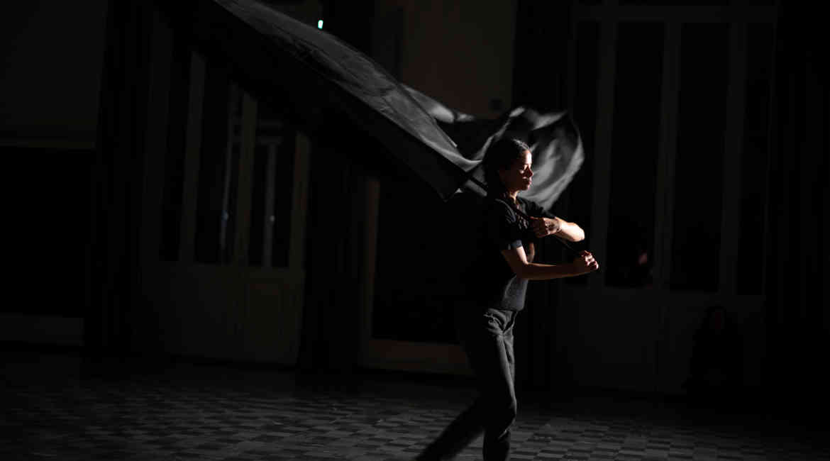 3Foto Ula Sickle RELAY Xing Hole Palazzo Deôçö Toschi Bologna 04.12.2025 Ph. Luca Ghedini, Courtesy Xing 4263